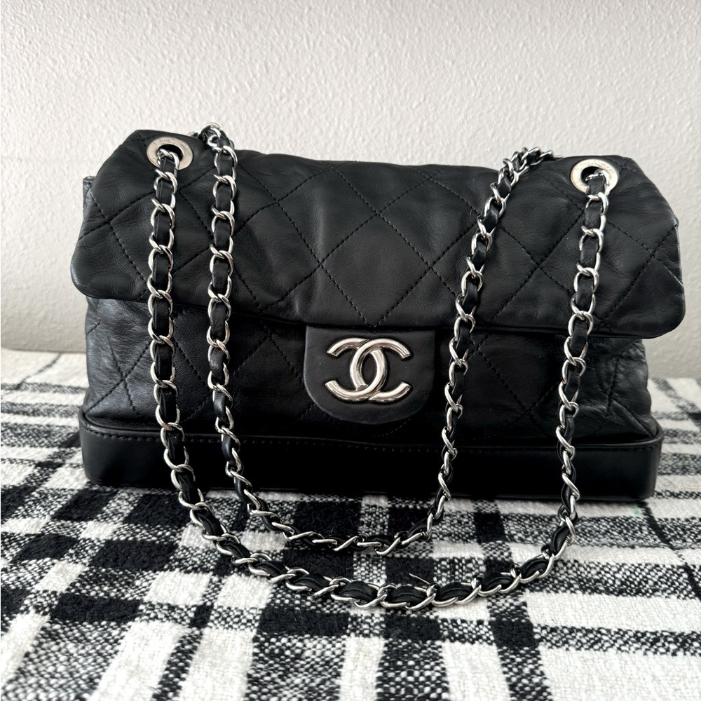 CHANEL CAVIAR PURSE ORIGINAL WITH SERIAL NUMBER